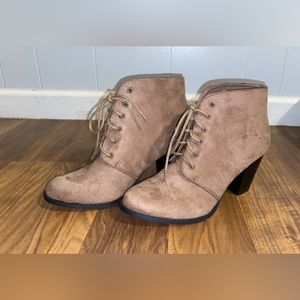 Size 8 booties. Only tried on twice and I just don’t wear them.